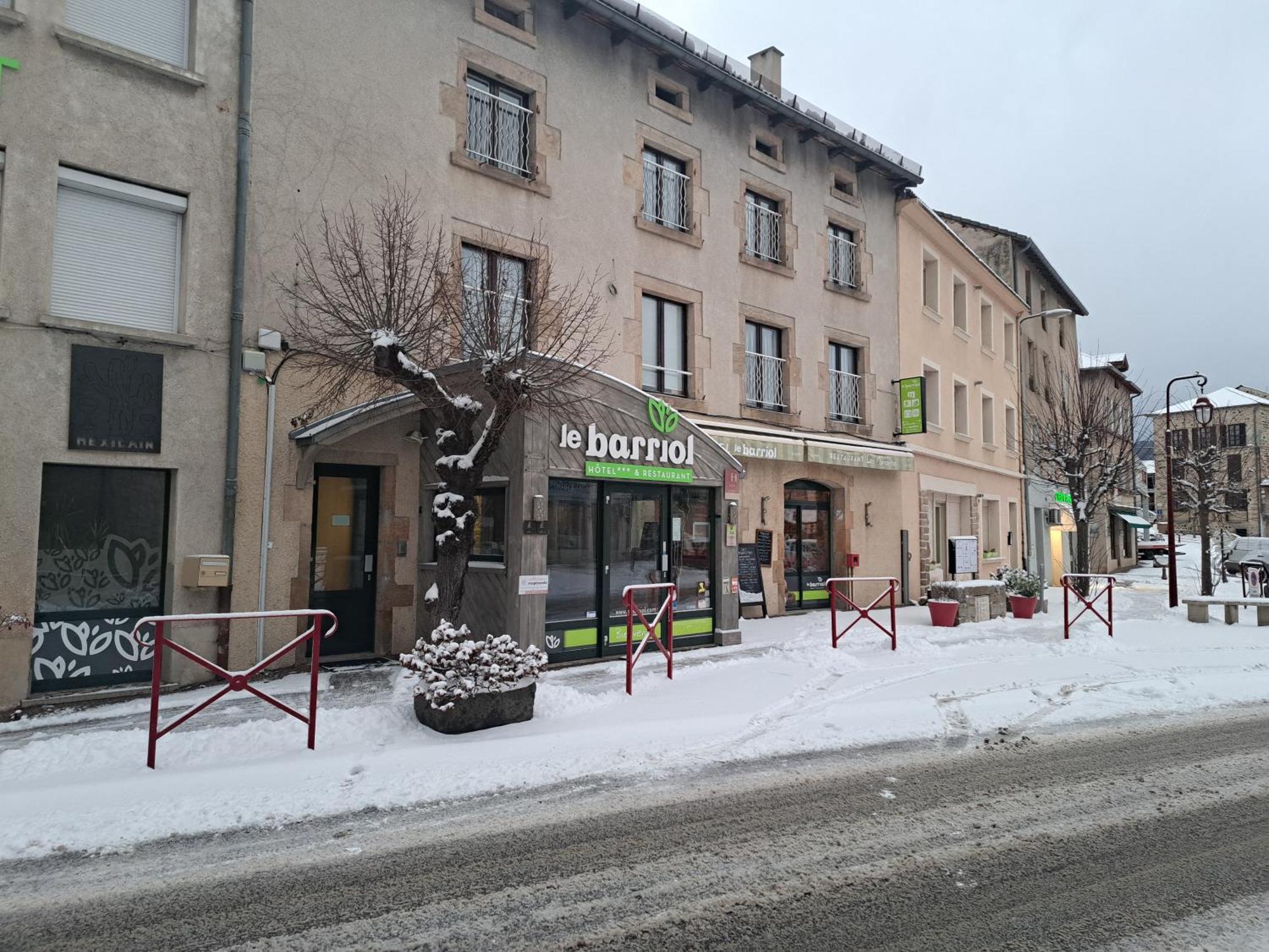 Le Barriol Hotel Saint-Julien-Chapteuil Exterior photo